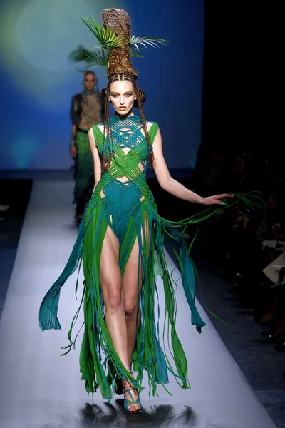Look 30
